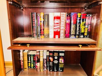 A HORRIFYING YET DELIGHTFULLY LARGE ASSORTMENT OF STEVEN KING AND DEAN KOONTZ BOOKS