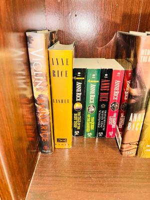 A HORRIFYING YET DELIGHTFULLY LARGE ASSORTMENT OF STEVEN KING AND DEAN KOONTZ BOOKS
