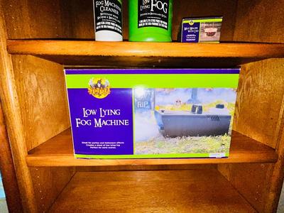 FOG MACHINE WITH FOG JUICE JUST IN TIME FOR HALLOWEEN