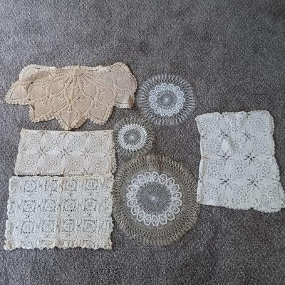 LOT 109: Vintique Embroidered and Crocheted Linens