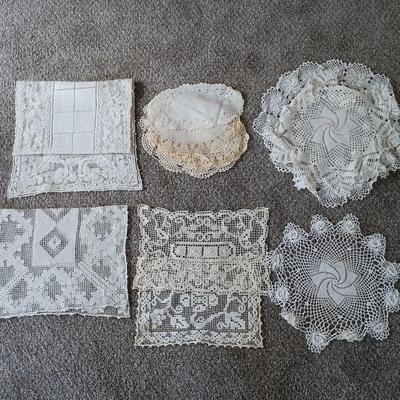 LOT 109: Vintique Embroidered and Crocheted Linens