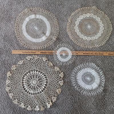 LOT 109: Vintique Embroidered and Crocheted Linens