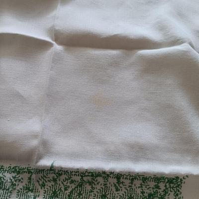 LOT 109: Vintique Embroidered and Crocheted Linens