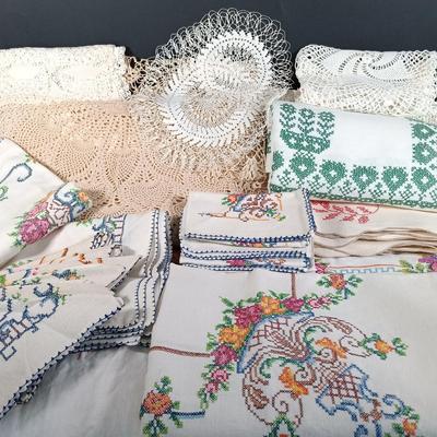 LOT 109: Vintique Embroidered and Crocheted Linens