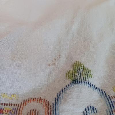 LOT 109: Vintique Embroidered and Crocheted Linens