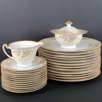LOT 112: Handpainted Meito N1065A China Dishware
