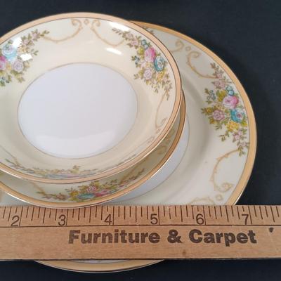 LOT 112: Handpainted Meito N1065A China Dishware