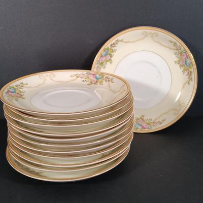 LOT 112: Handpainted Meito N1065A China Dishware