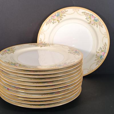 LOT 112: Handpainted Meito N1065A China Dishware