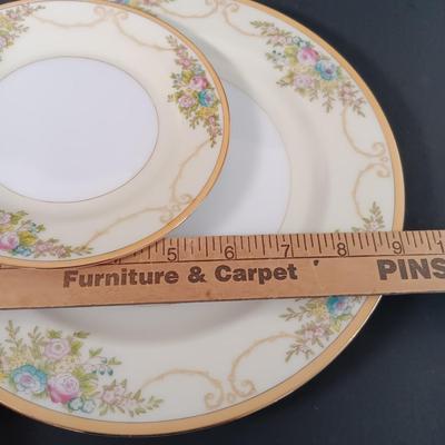 LOT 112: Handpainted Meito N1065A China Dishware