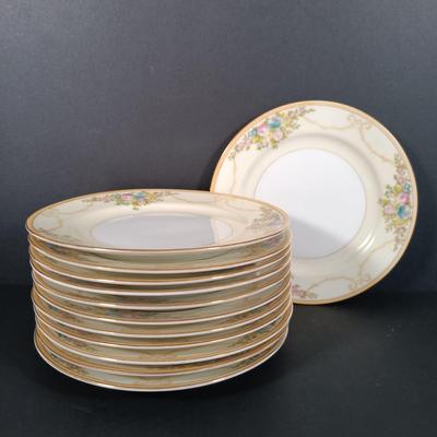 LOT 112: Handpainted Meito N1065A China Dishware