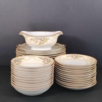 LOT 112: Handpainted Meito N1065A China Dishware