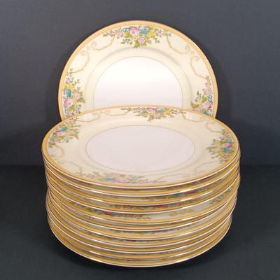 LOT 112: Handpainted Meito N1065A China Dishware