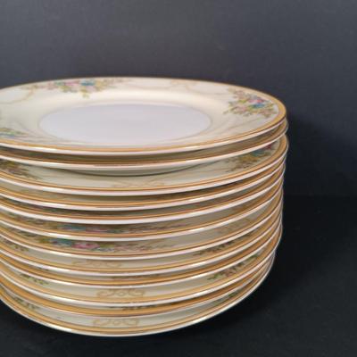 LOT 112: Handpainted Meito N1065A China Dishware