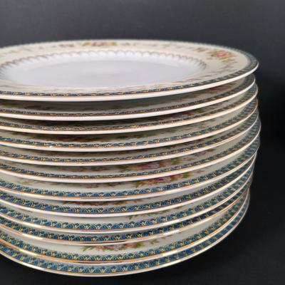 LOT 113: Meito V2144 Handpainted China
