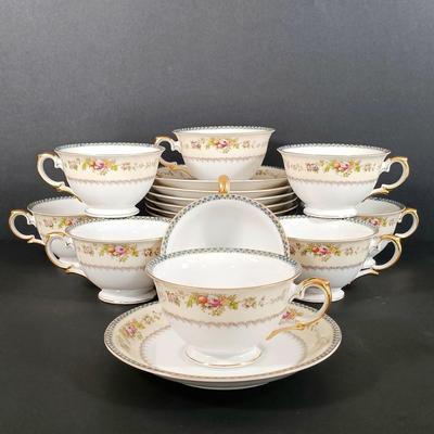 LOT 113: Meito V2144 Handpainted China