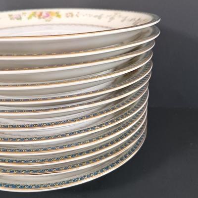 LOT 113: Meito V2144 Handpainted China