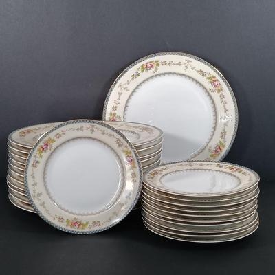 LOT 113: Meito V2144 Handpainted China