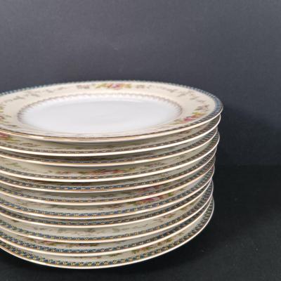 LOT 113: Meito V2144 Handpainted China