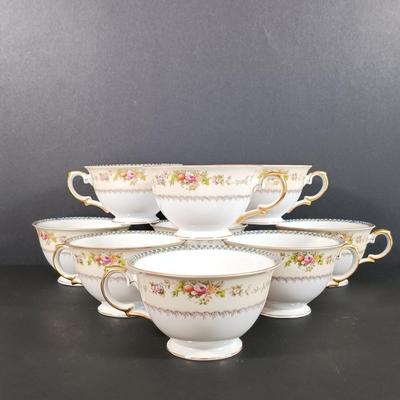 LOT 113: Meito V2144 Handpainted China