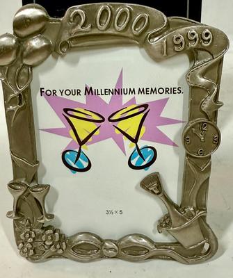 Sale Photo Thumbnail #326: 3.5" x 6" photo frame in new condition.