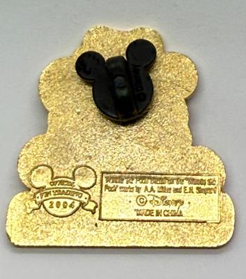 Disney Pin Trading 2004 Winnie the Pooh FLOWER POWER pin