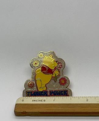 Disney Pin Trading 2004 Winnie the Pooh FLOWER POWER pin