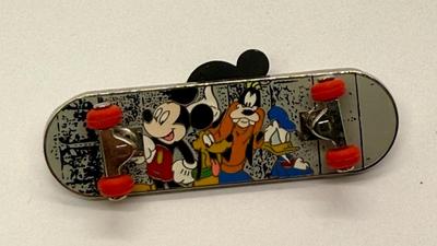 Disney Trading Pin Skateboard Mickey Mouse Donald Pluto Goofy