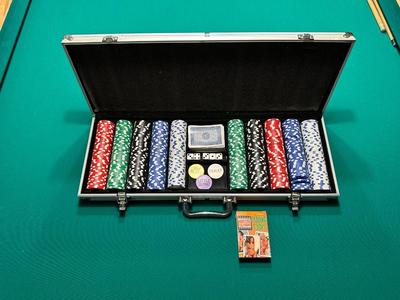 DELUXE POKER GAME SET