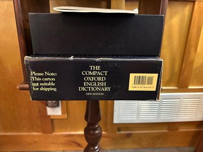 WOOD PODIUM WITH A LARGE OXFORD ENGLISH DICTIONARY