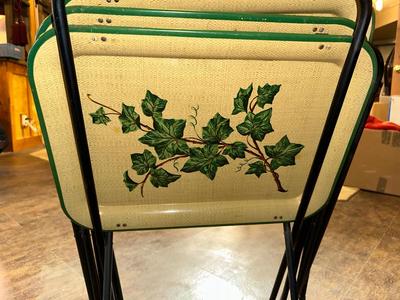 4 TV TRAYS WITH A STAND