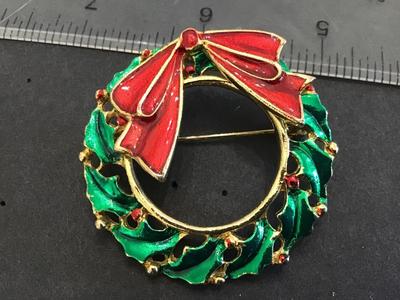 Wreath Brooch