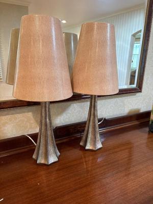 2 table lamps - like new!