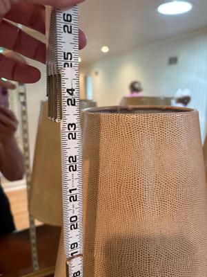 2 table lamps - like new!