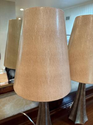 2 table lamps - like new!