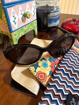 Minnie Mouse pen, sunglasses & more!