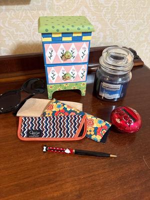 Minnie Mouse pen, sunglasses & more!