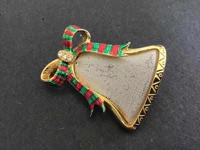 Mesh Wire Bell Brooch