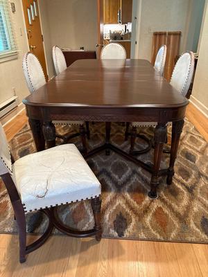 Beautiful dining room table with six leather chairs