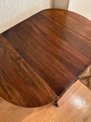 Drop leaf side table on wheels with removable tray
