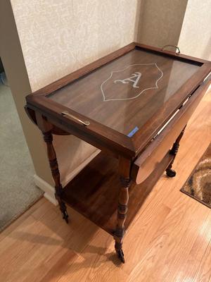 Drop leaf side table on wheels with removable tray
