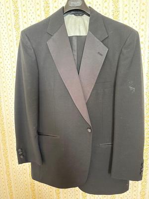 Bill Blass tuxedo from Straus of ND
