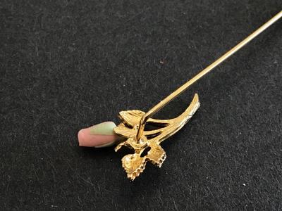 Dainty Rose pin