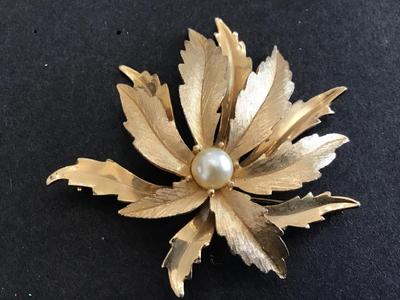 Vintage Gold Tone Brooch
