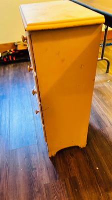 NIFTY LITTLE VINTAGE SET OF DRAWERS FULL OF DIFFERENT HARDWARE AND OTHER GOODS