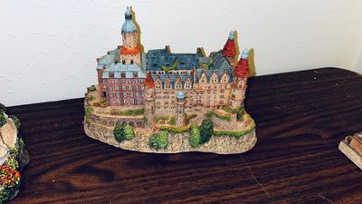 DANBURY ENCHANTED CASTLES OF EUROPE