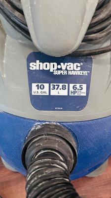 10 GALLON SHOP -VAC SUPER HAWKEYE AND EXTENSION CORDS