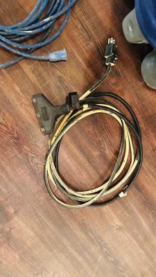 10 GALLON SHOP -VAC SUPER HAWKEYE AND EXTENSION CORDS