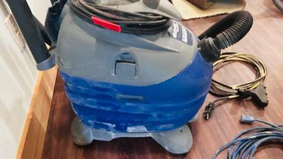 10 GALLON SHOP -VAC SUPER HAWKEYE AND EXTENSION CORDS