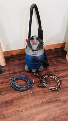 10 GALLON SHOP -VAC SUPER HAWKEYE AND EXTENSION CORDS